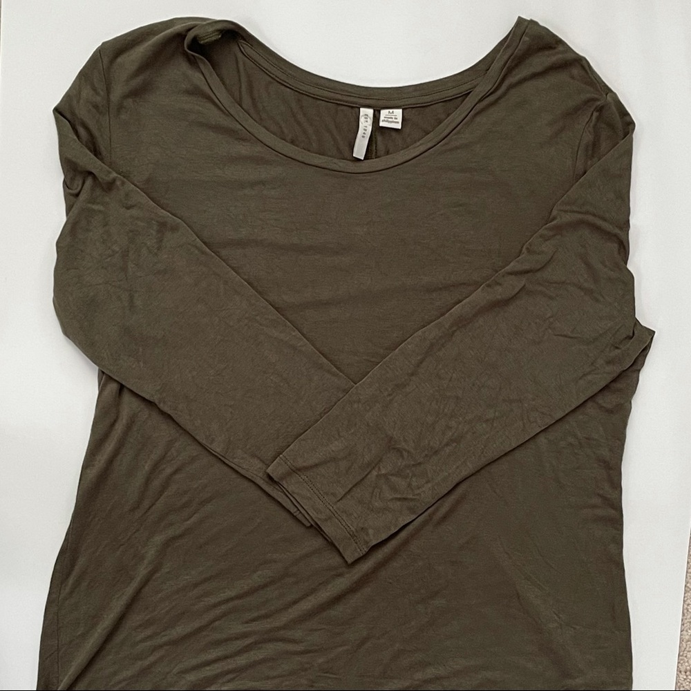 NWOT khaki 3/4 sleeves T-shirt sz M